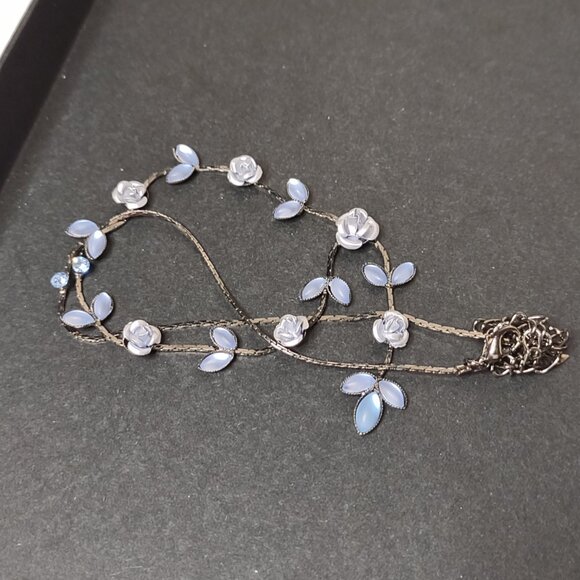 19 Inch Pretty Blue Flower Necklace - Picture 7 of 8